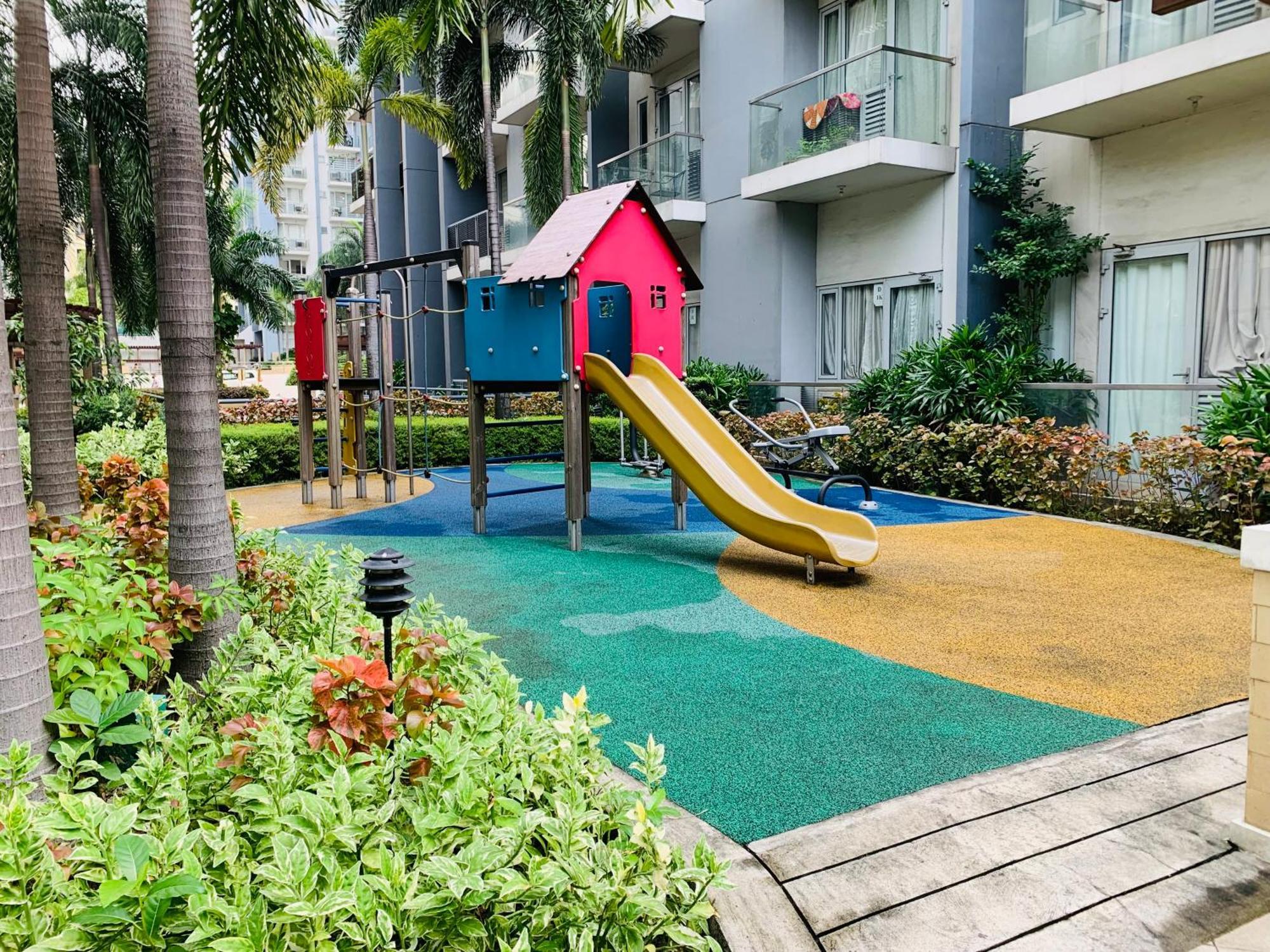 One Palm Tree Villas Condominium - Studio 7Th Fl With Balcony - Across Terminal 3 Airport Pasay Bagian luar foto