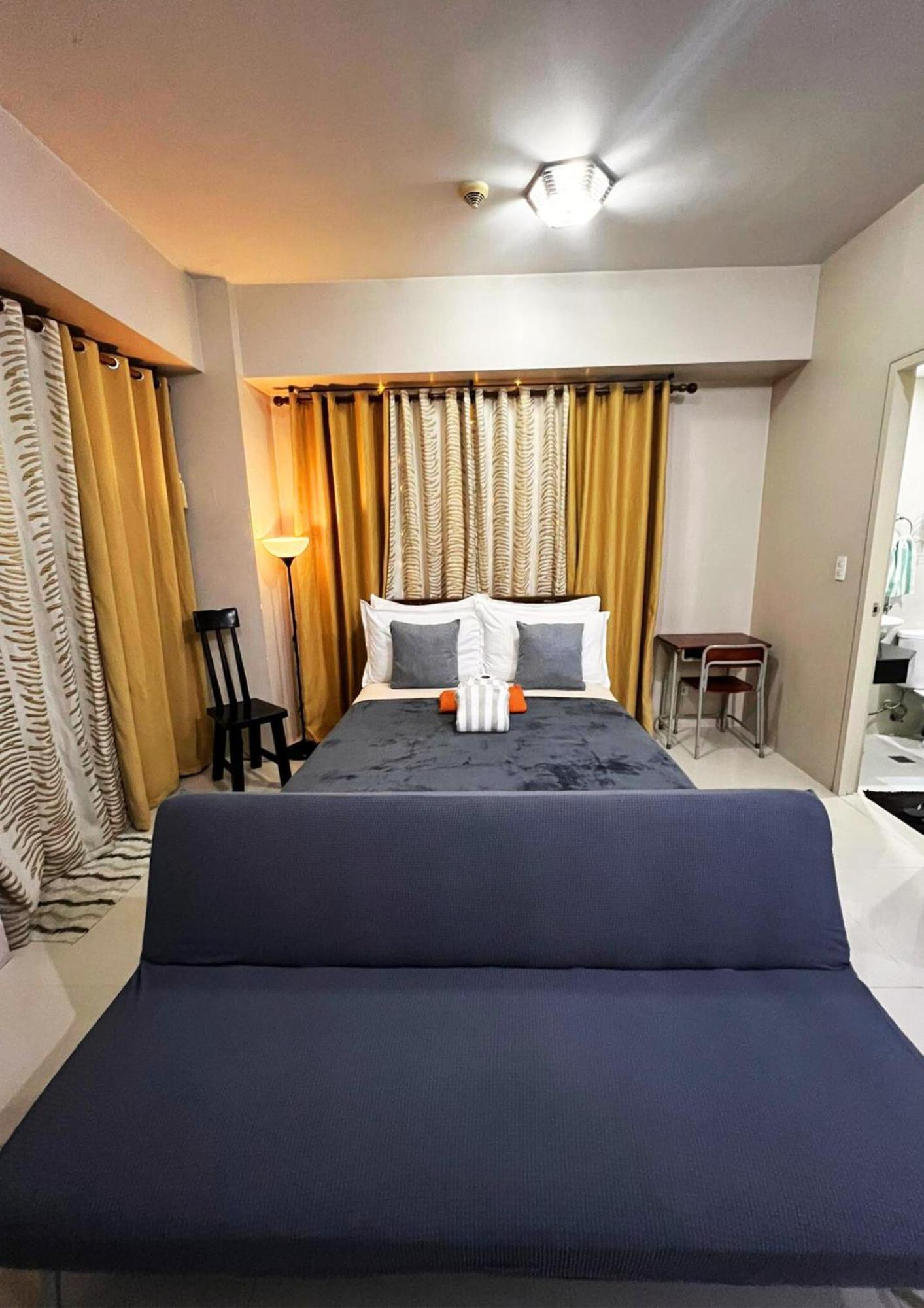 One Palm Tree Villas Condominium - Studio 7Th Fl With Balcony - Across Terminal 3 Airport Pasay Bagian luar foto