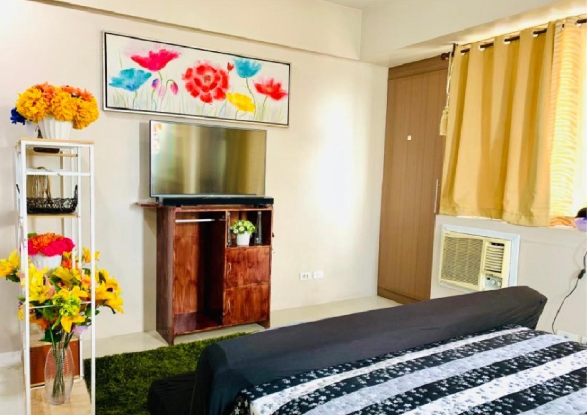 One Palm Tree Villas Condominium - Studio 7Th Fl With Balcony - Across Terminal 3 Airport Pasay Bagian luar foto