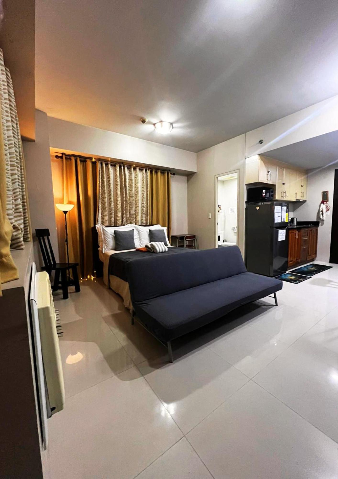 One Palm Tree Villas Condominium - Studio 7Th Fl With Balcony - Across Terminal 3 Airport Pasay Bagian luar foto