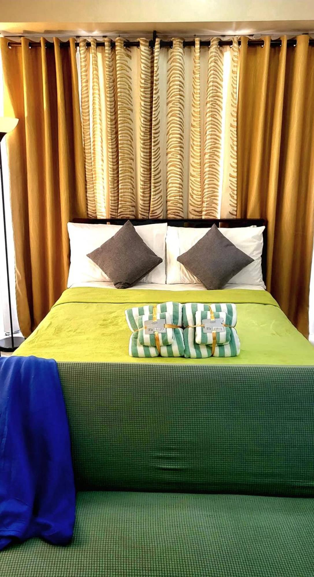 One Palm Tree Villas Condominium - Studio 7Th Fl With Balcony - Across Terminal 3 Airport Pasay Bagian luar foto