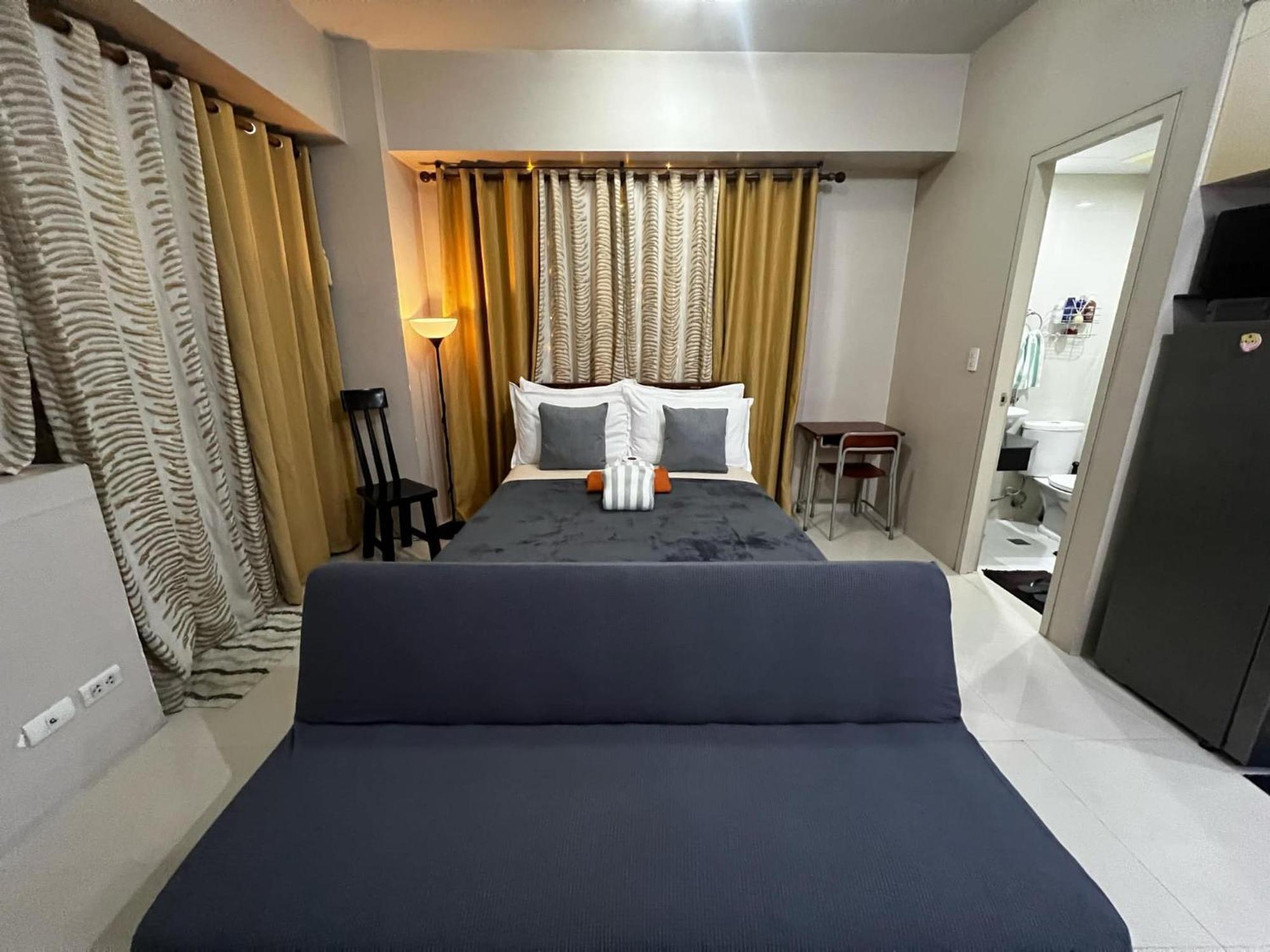 One Palm Tree Villas Condominium - Studio 7Th Fl With Balcony - Across Terminal 3 Airport Pasay Bagian luar foto