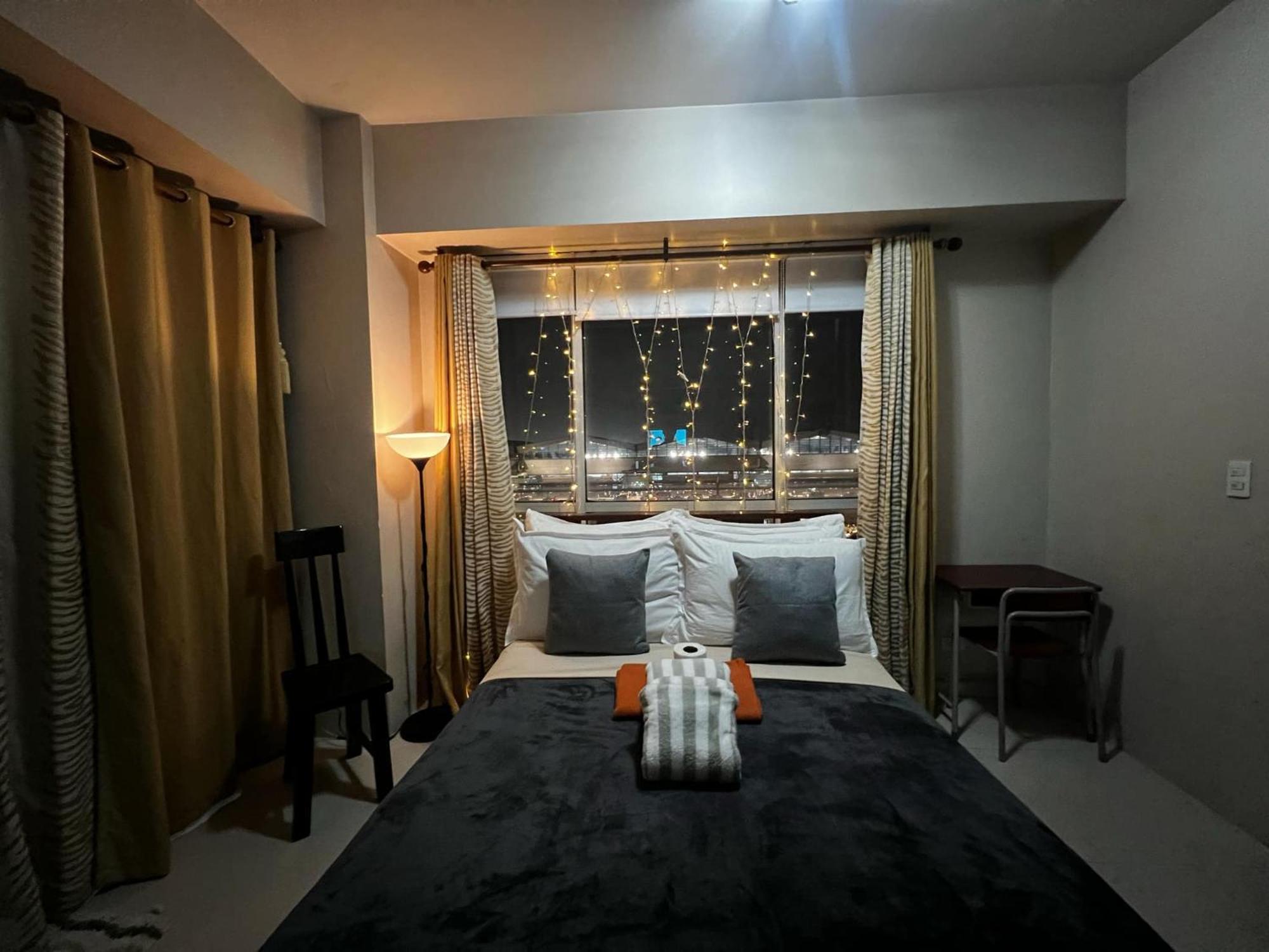 One Palm Tree Villas Condominium - Studio 7Th Fl With Balcony - Across Terminal 3 Airport Pasay Bagian luar foto