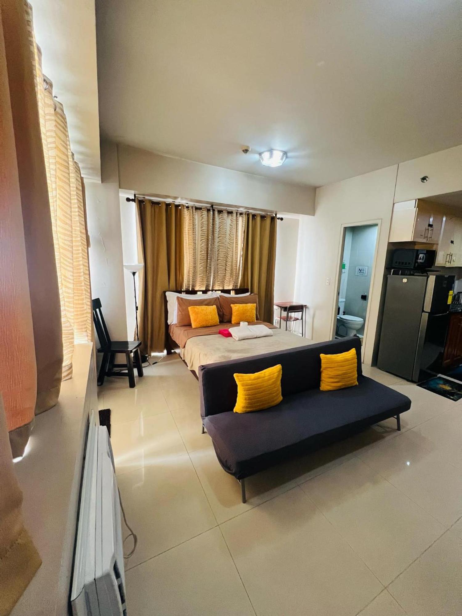 One Palm Tree Villas Condominium - Studio 7Th Fl With Balcony - Across Terminal 3 Airport Pasay Bagian luar foto