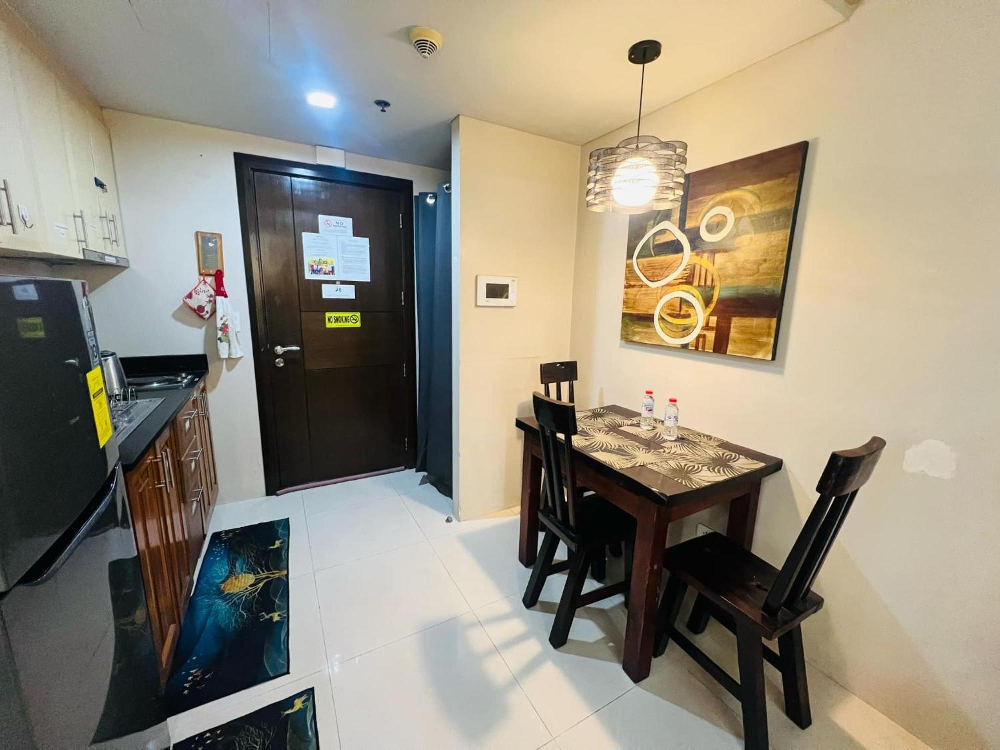 One Palm Tree Villas Condominium - Studio 7Th Fl With Balcony - Across Terminal 3 Airport Pasay Bagian luar foto