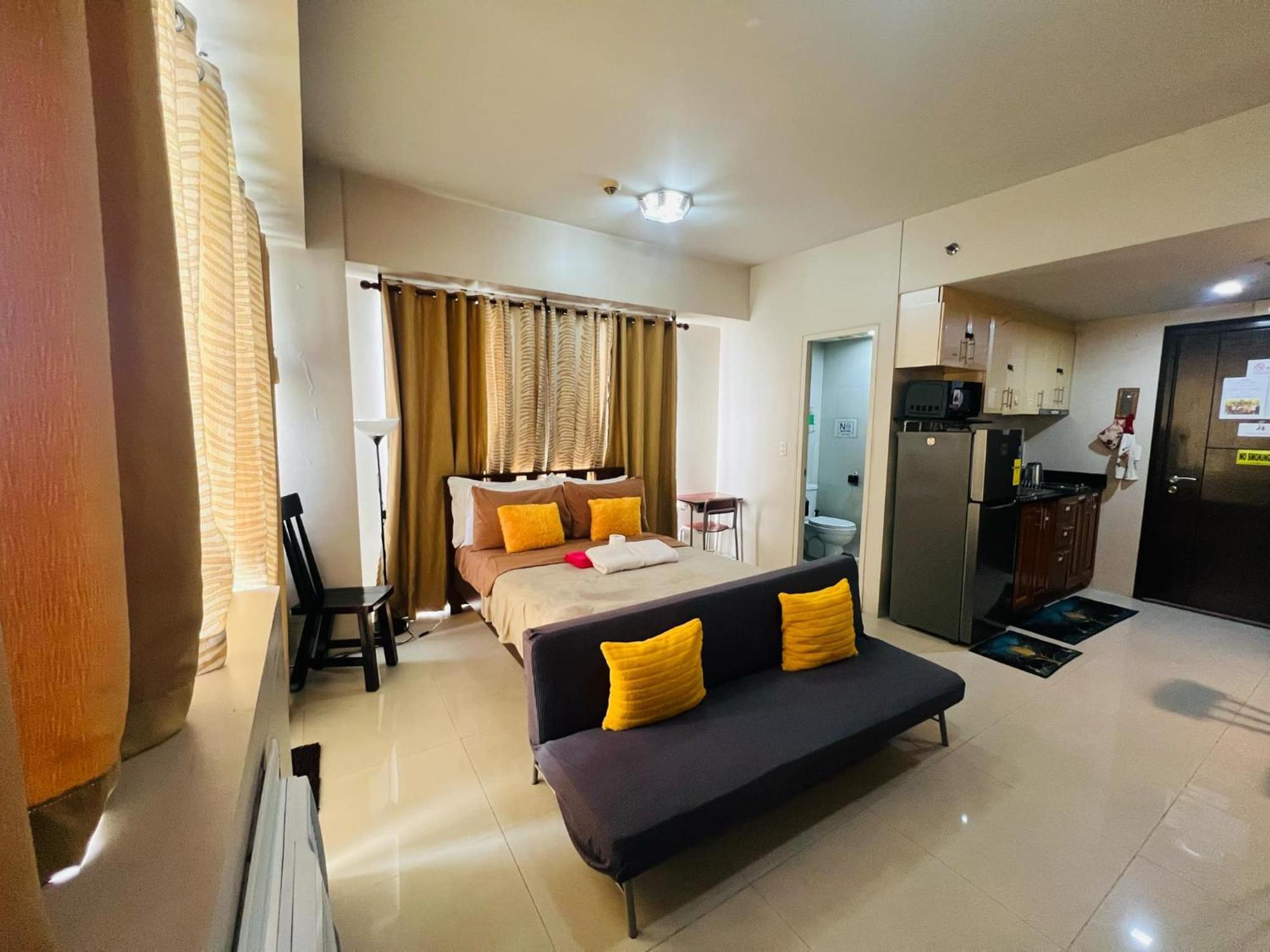 One Palm Tree Villas Condominium - Studio 7Th Fl With Balcony - Across Terminal 3 Airport Pasay Bagian luar foto