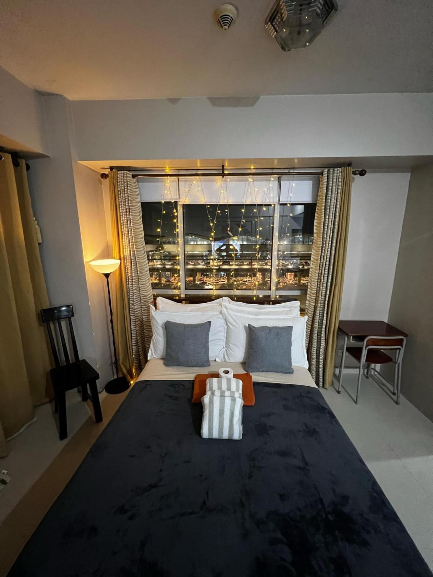 One Palm Tree Villas Condominium - Studio 7Th Fl With Balcony - Across Terminal 3 Airport Pasay Bagian luar foto