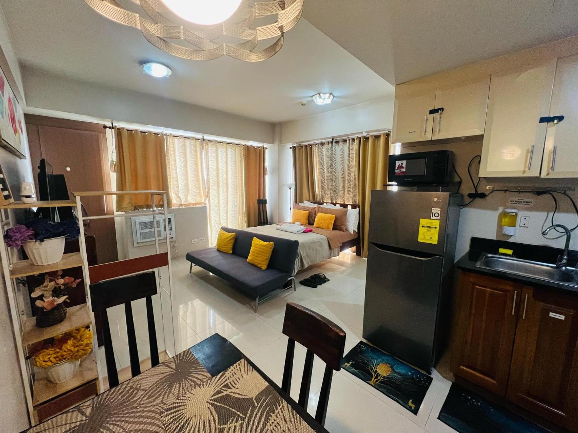 One Palm Tree Villas Condominium - Studio 7Th Fl With Balcony - Across Terminal 3 Airport Pasay Bagian luar foto